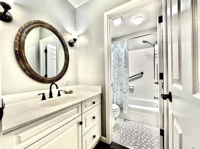 7510 Cahill Road 214B, Edina, MN 55439