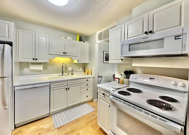 7510 Cahill Road 214B, Edina, MN 55439