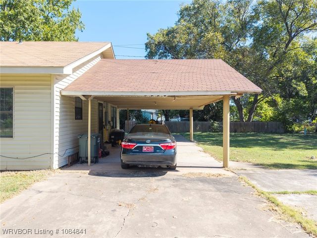 504 E Choctaw Avenue, Sallisaw, OK 74955