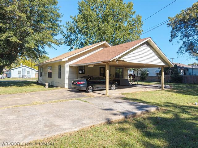 504 E Choctaw Avenue, Sallisaw, OK 74955