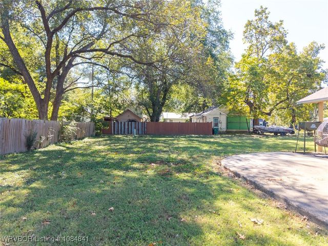 504 E Choctaw Avenue, Sallisaw, OK 74955