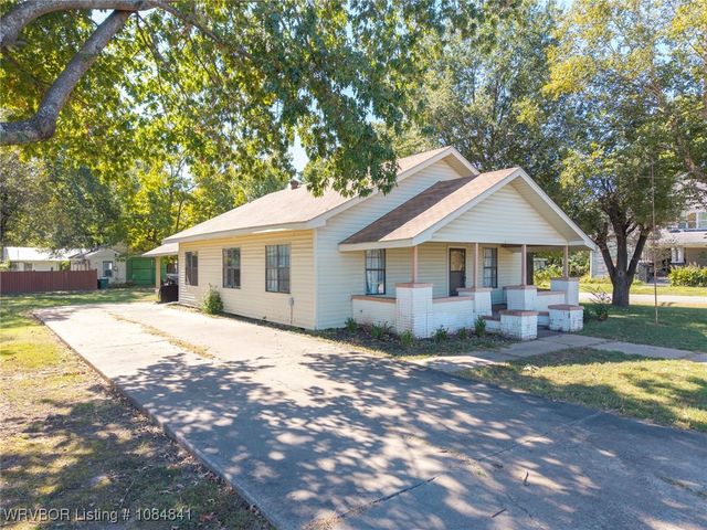 504 E Choctaw Avenue, Sallisaw, OK 74955