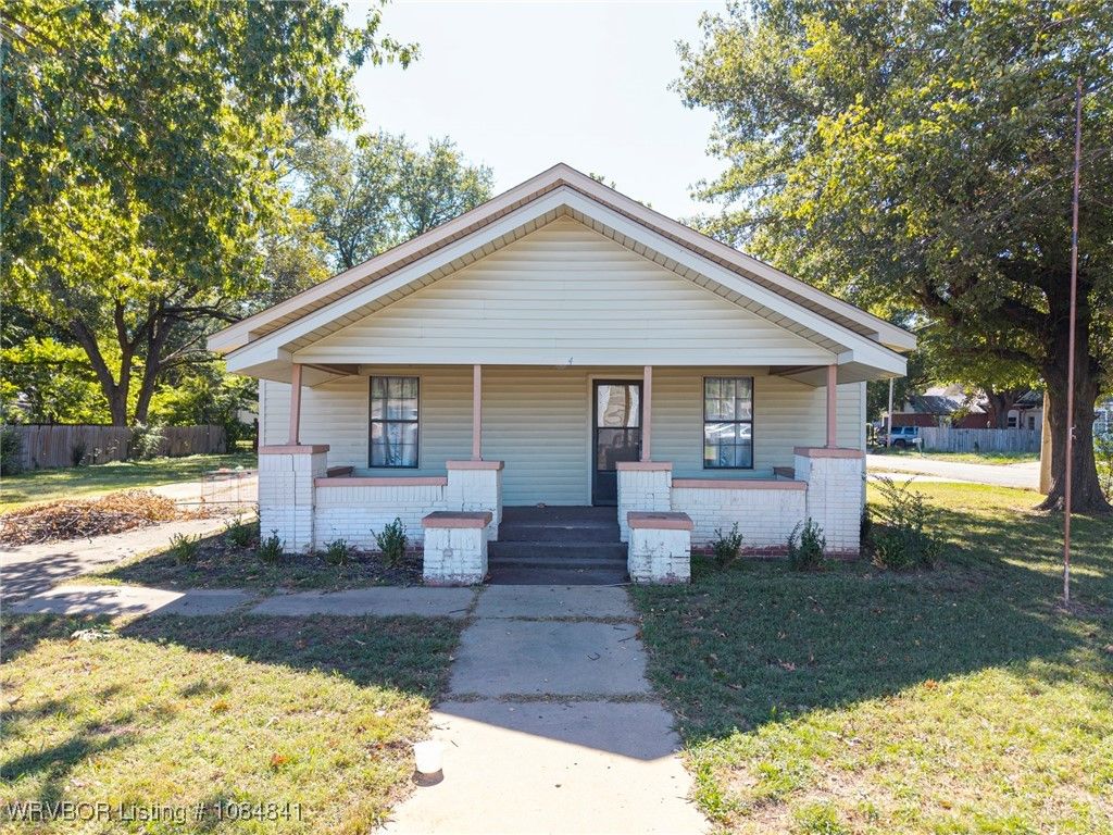 504 E Choctaw Avenue, Sallisaw, OK 74955