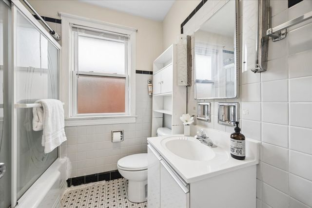 1307 Hull Avenue, Westchester, IL 60154