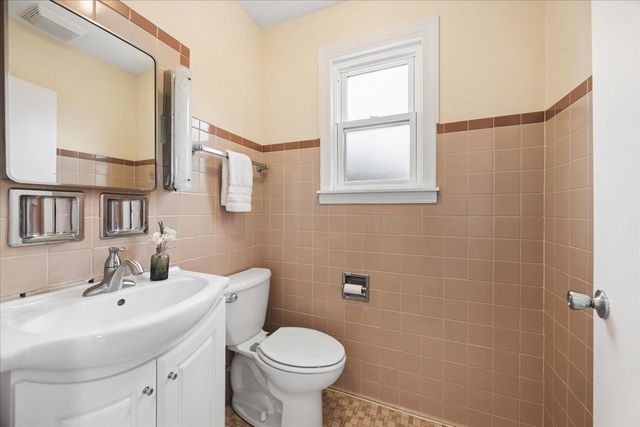 1307 Hull Avenue, Westchester, IL 60154