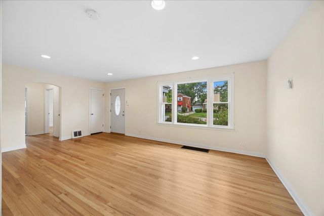 1307 Hull Avenue, Westchester, IL 60154