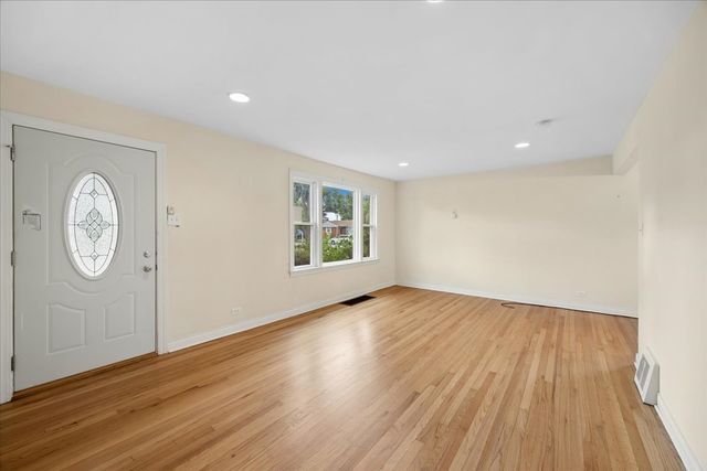 1307 Hull Avenue, Westchester, IL 60154