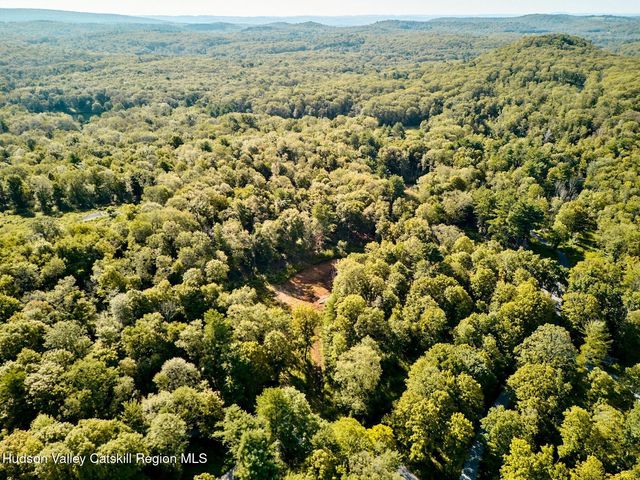 60 Stone Wall Path, Milan, NY 12571