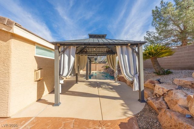 8217 Cabin Springs Avenue, Las Vegas, NV 89131