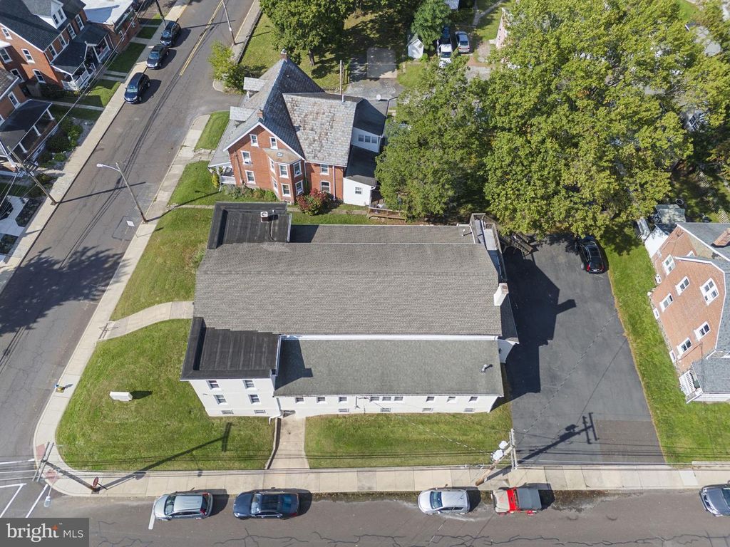 401 W WALNUT ST, PERKASIE, PA 18944 — photo 2