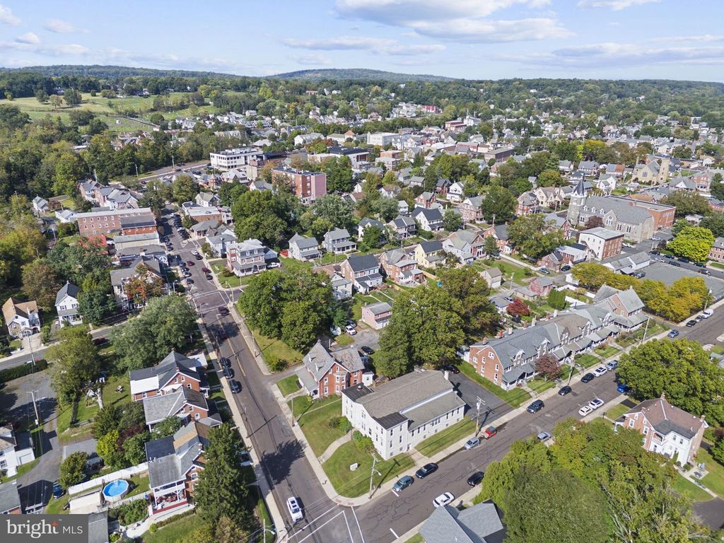 401 W WALNUT ST, PERKASIE, PA 18944 — photo 5