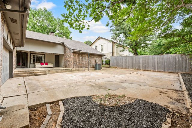 2214 Wilson Drive, Arlington, TX 76011