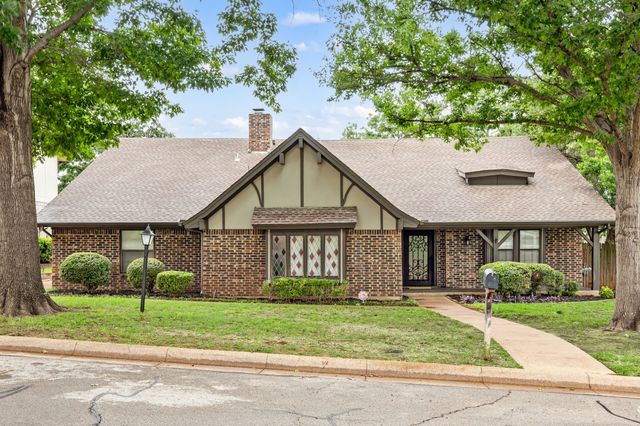 2214 Wilson Drive, Arlington, TX 76011