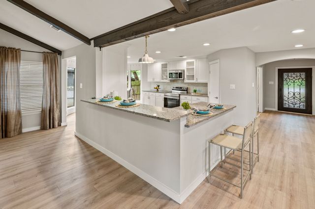 2214 Wilson Drive, Arlington, TX 76011