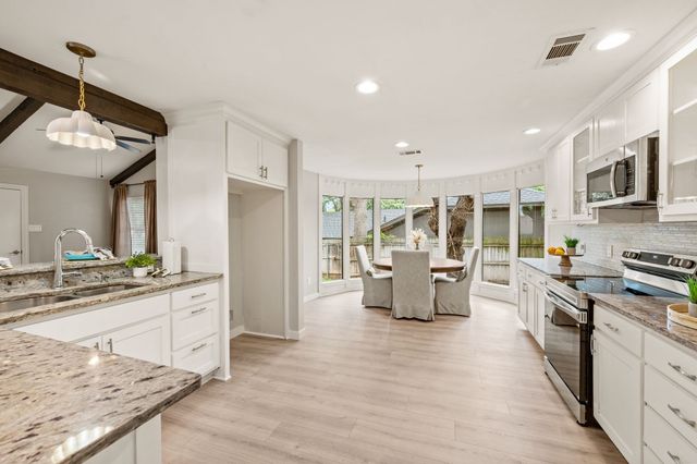 2214 Wilson Drive, Arlington, TX 76011