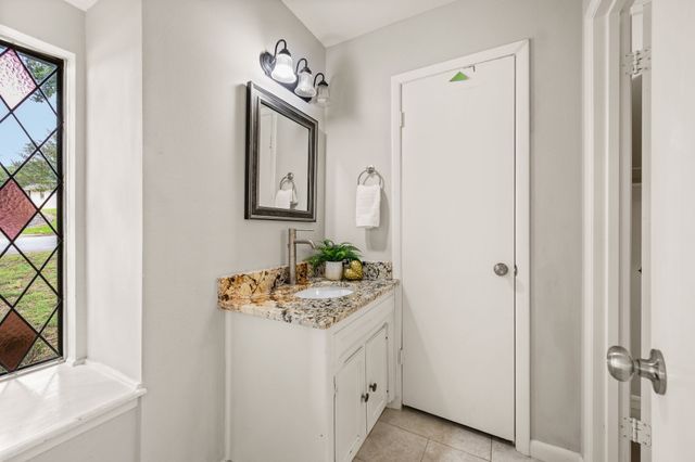 2214 Wilson Drive, Arlington, TX 76011