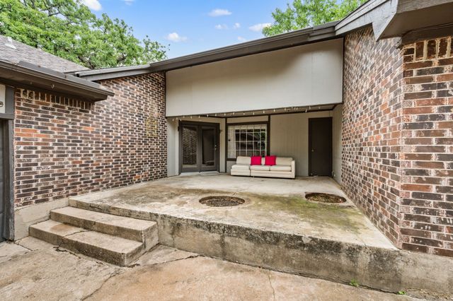 2214 Wilson Drive, Arlington, TX 76011
