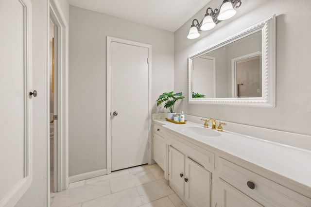 2214 Wilson Drive, Arlington, TX 76011