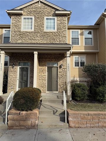 7671 W 158th Terrace, Overland Park, KS 66223