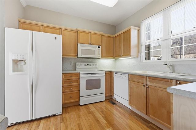 7671 W 158th Terrace, Overland Park, KS 66223