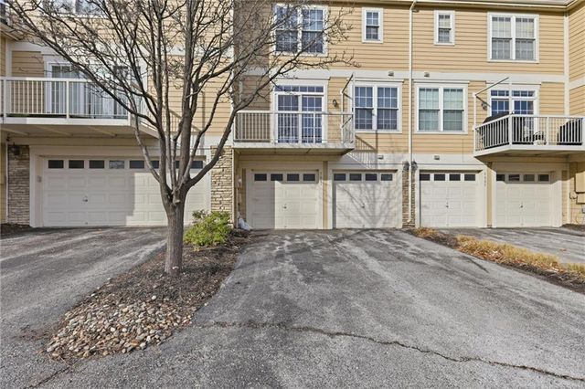 7671 W 158th Terrace, Overland Park, KS 66223