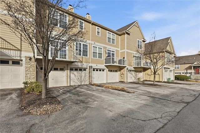 7671 W 158th Terrace, Overland Park, KS 66223