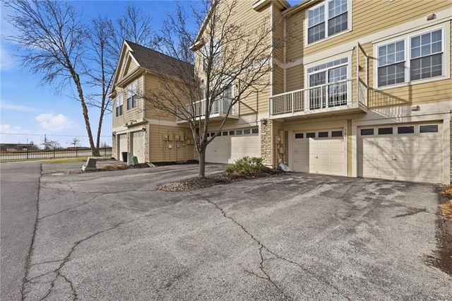 7671 W 158th Terrace, Overland Park, KS 66223