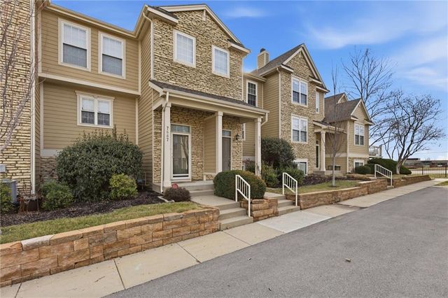 7671 W 158th Terrace, Overland Park, KS 66223