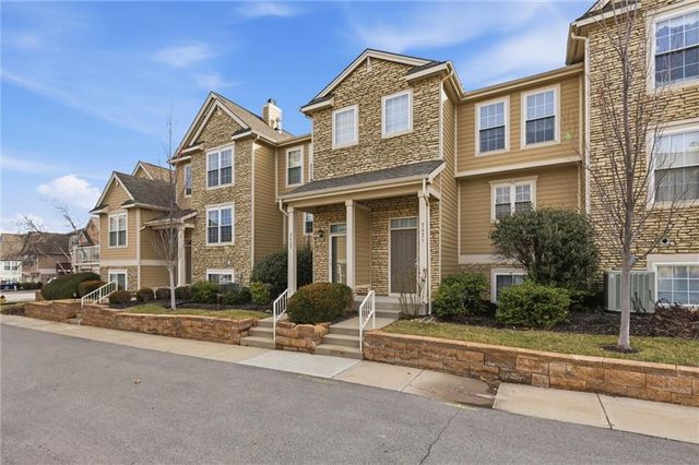 7671 W 158th Terrace, Overland Park, KS 66223