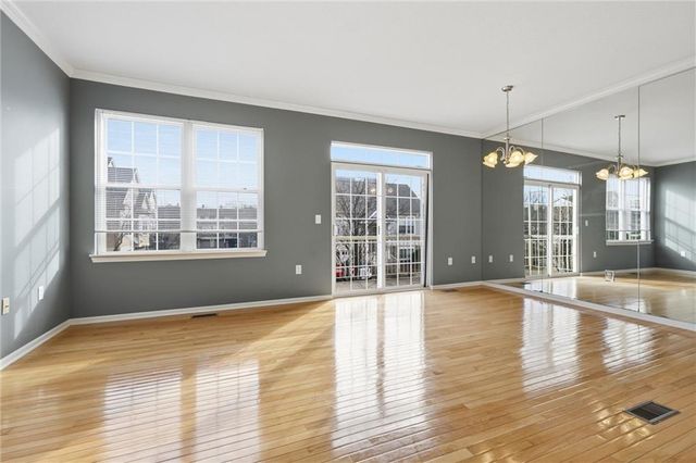 7671 W 158th Terrace, Overland Park, KS 66223