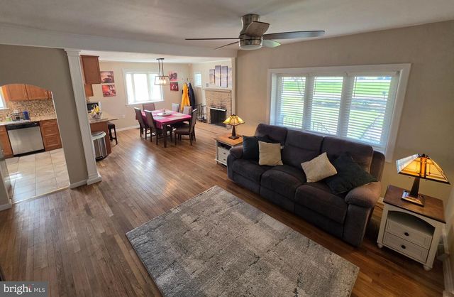 142 NEW RD, Horsham, PA 19044