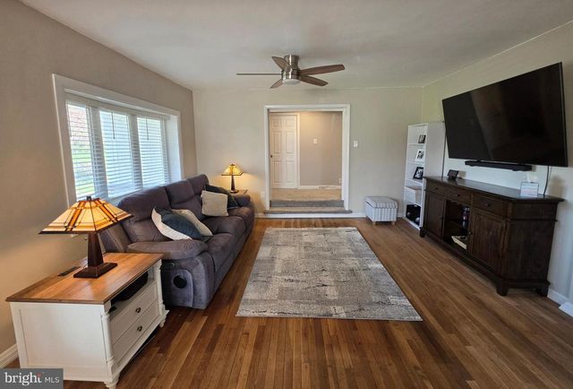 142 NEW RD, Horsham, PA 19044