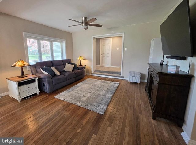 142 NEW RD, Horsham, PA 19044