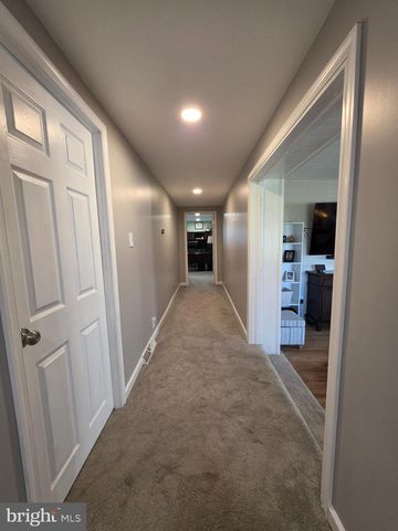 142 NEW RD, Horsham, PA 19044