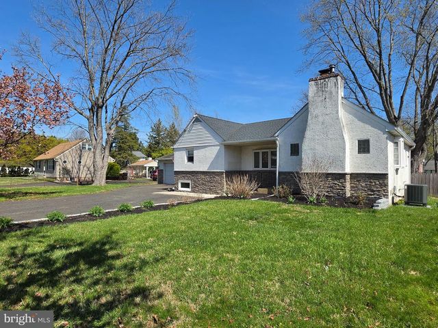 142 NEW RD, Horsham, PA 19044