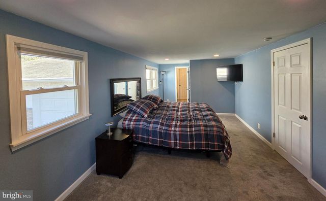 142 NEW RD, Horsham, PA 19044