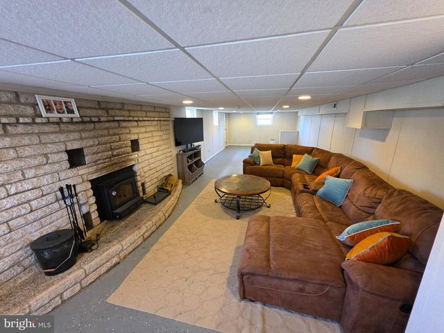 142 NEW RD, Horsham, PA 19044