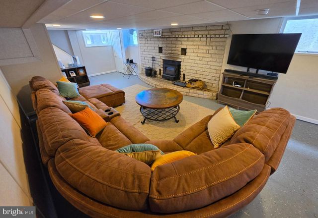 142 NEW RD, Horsham, PA 19044