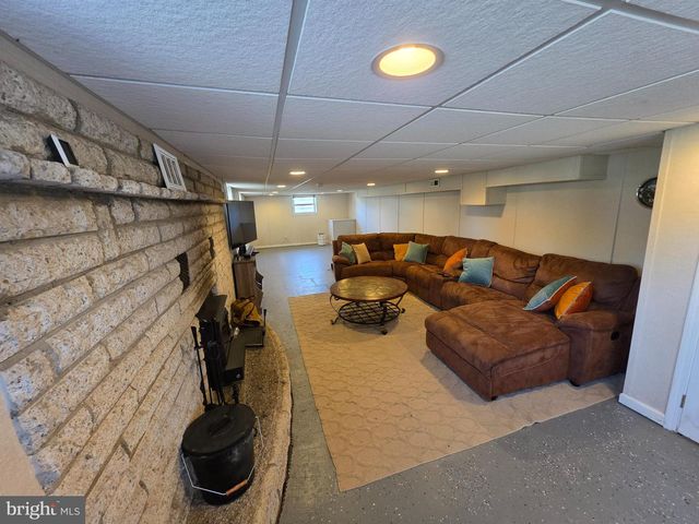 142 NEW RD, Horsham, PA 19044