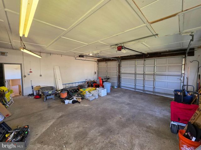 142 NEW RD, Horsham, PA 19044