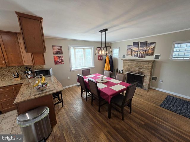 142 NEW RD, Horsham, PA 19044