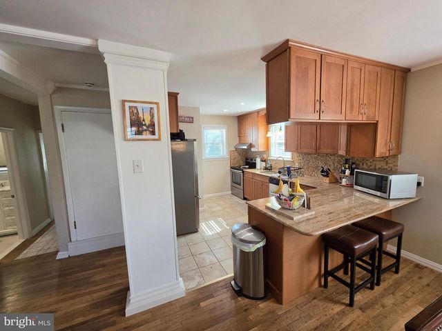 142 NEW RD, Horsham, PA 19044