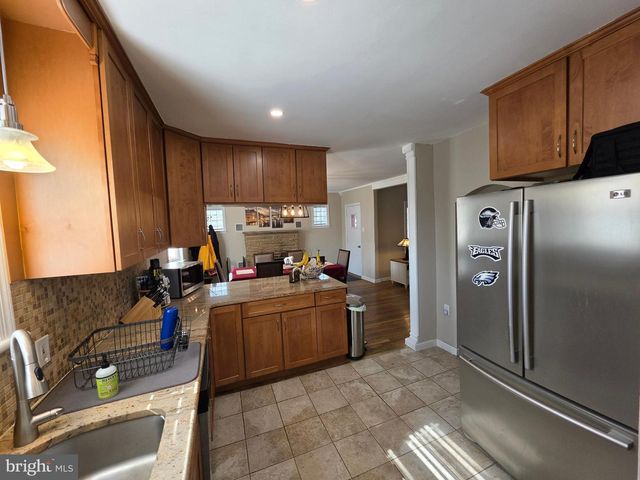 142 NEW RD, Horsham, PA 19044