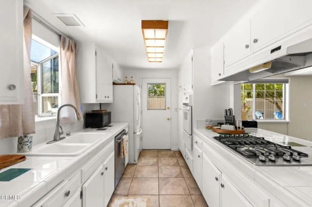950 Seaside Court, Ventura, CA 93001