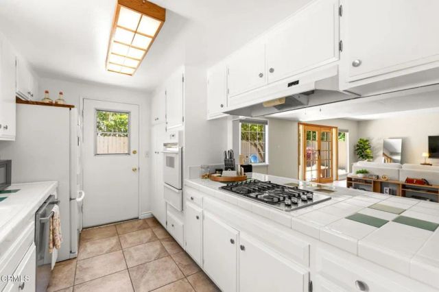 950 Seaside Court, Ventura, CA 93001