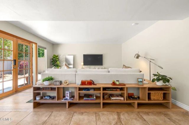 950 Seaside Court, Ventura, CA 93001