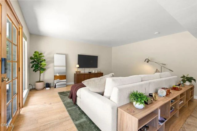950 Seaside Court, Ventura, CA 93001