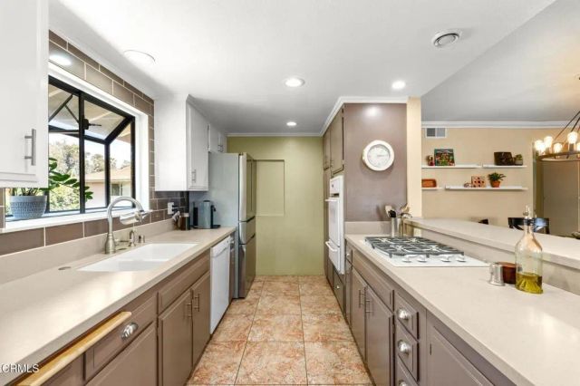 950 Seaside Court, Ventura, CA 93001