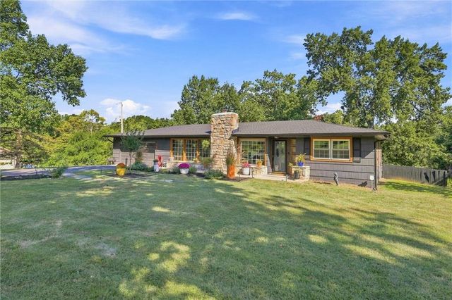 6004 NW Crystal Pool Drive, Platte Woods, MO 64151