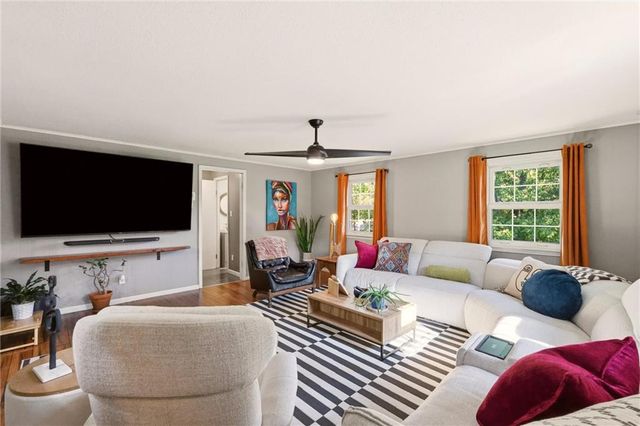6004 NW Crystal Pool Drive, Platte Woods, MO 64151